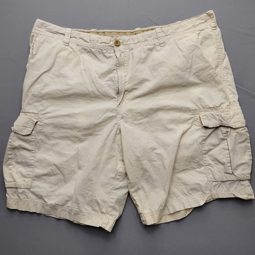 IZOD Saltwater Mens Cargo Shorts Tan Khaki Light Weight Size 42 10 Inseam